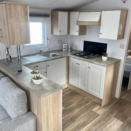 キャンプ場 Camping Polderpark Caravan New Horizon ニーウポールト